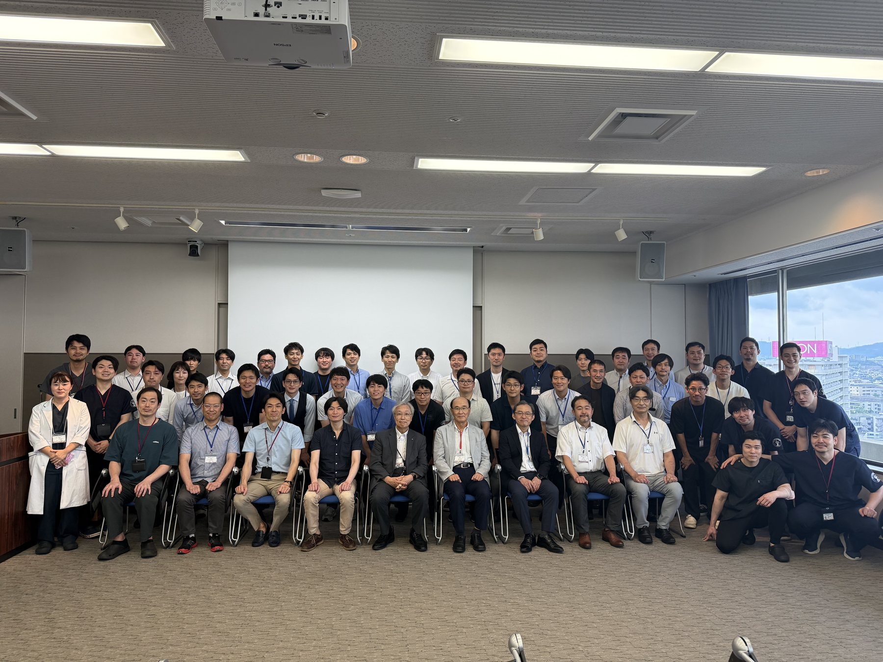 セミナー最終日の参加者集合写真