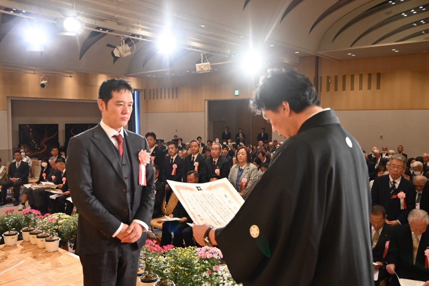 証書授与の式典の様子